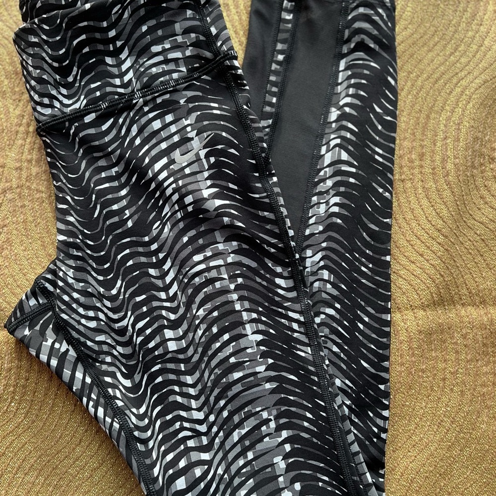 Nike Sidewinder Epic Lux Running Cropped Leggings - Picture 9 of 9